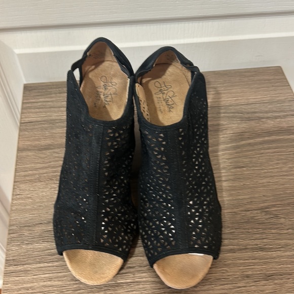 LIFE STRIDE SOFT SYSTEM WEDGE BLACK LASER CUT SLIP IN SANDALS SIZE 9.5m - Picture 2 of 8